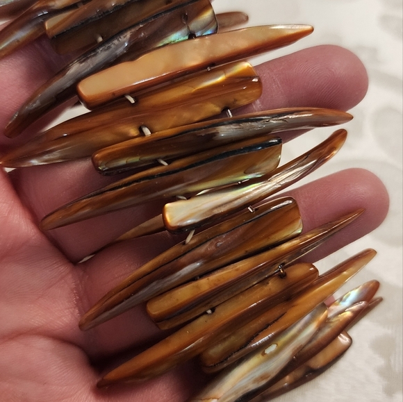 VINTAGE 70s Mother of Pearl Shell Bracelet – Tan Blush Stretch Boho Style - Picture 3 of 11